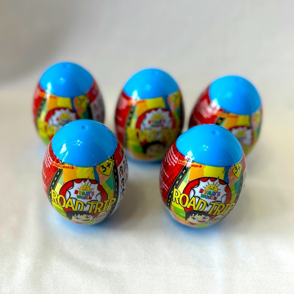 New Ryan’s World Mystery Micro Figures Road Trip 5 Piece Blue Eggs Factory Seal